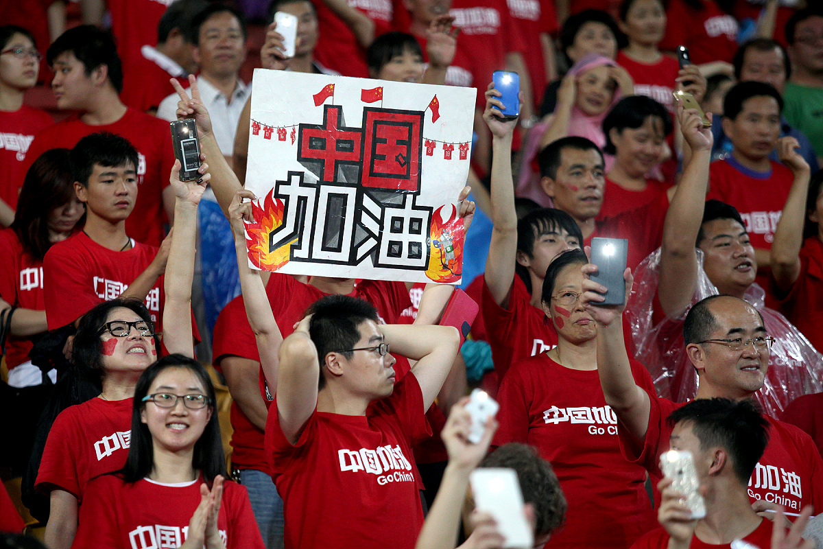 关于夺冠热门球队在激烈的战斗中获得胜利的信息