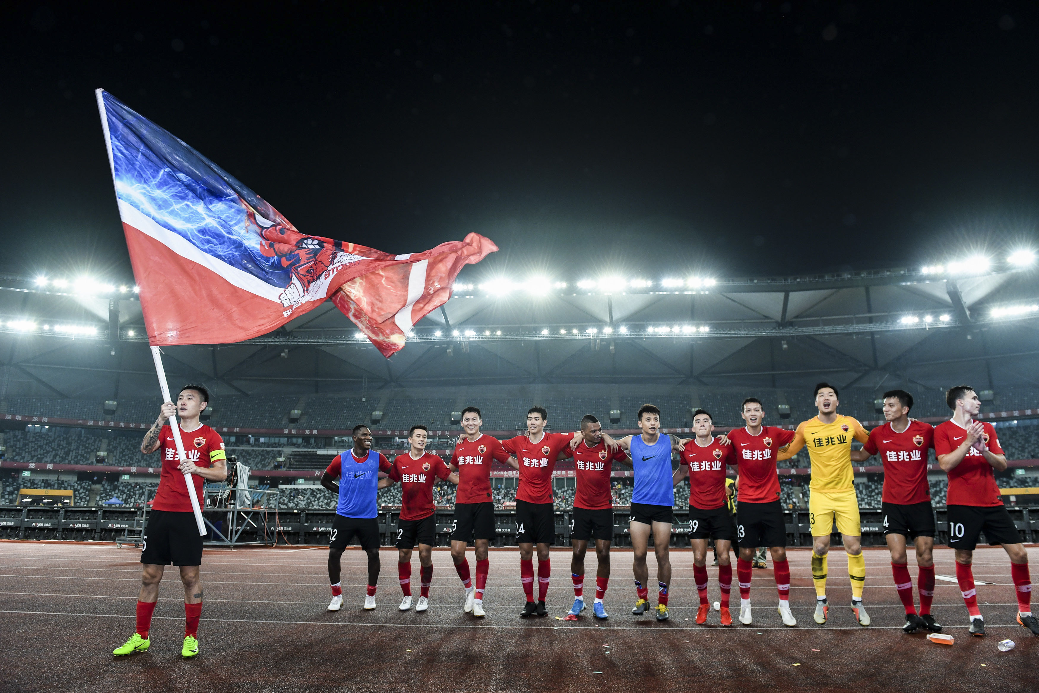 关于山东鲁能对阵深圳佳兆业，势均力敌激烈对决的信息