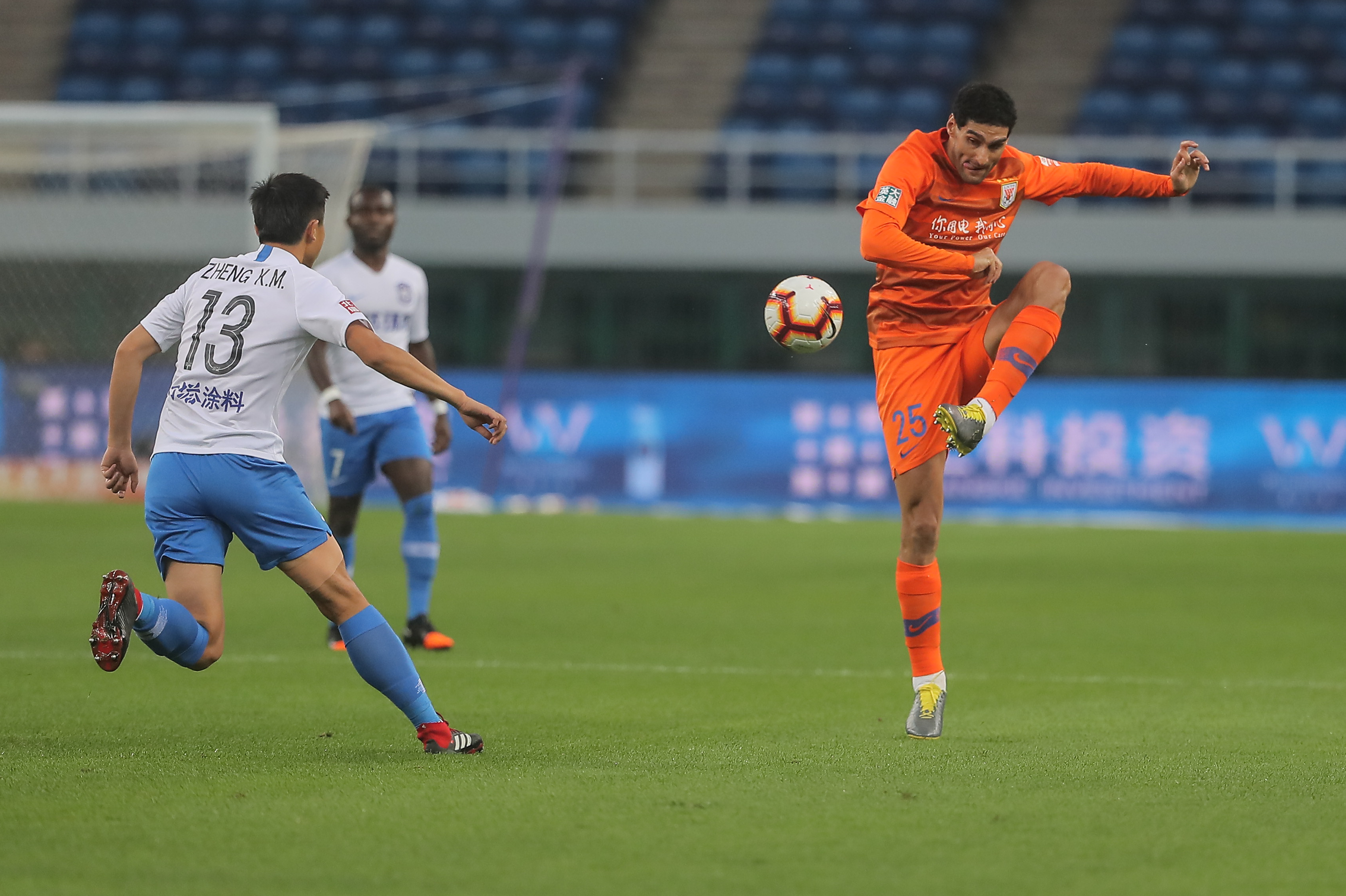 关于山东鲁能对阵深圳佳兆业，势均力敌激烈对决的信息