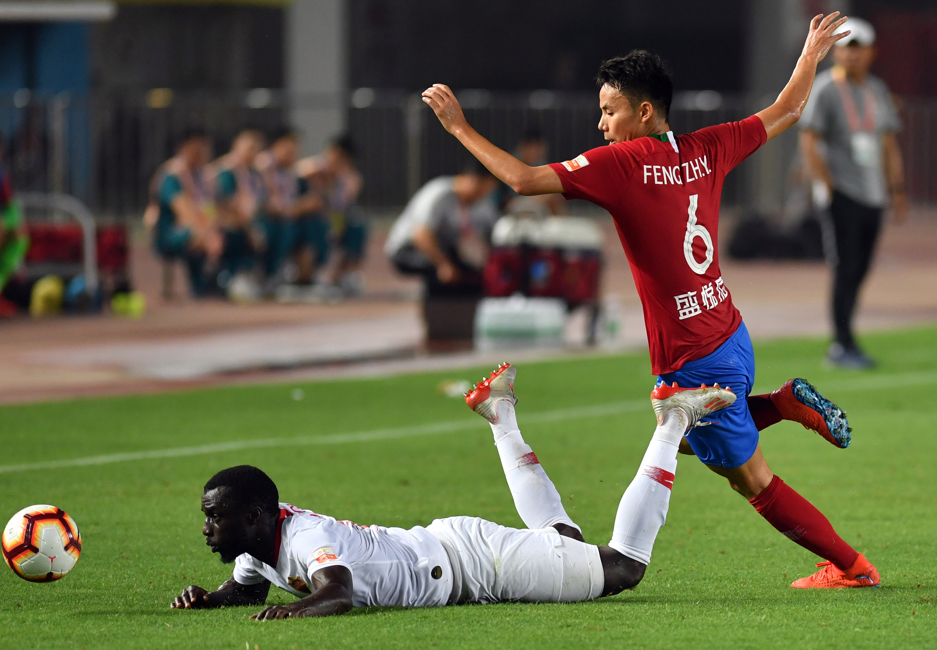 河南建业客场不敌深圳佳兆业,遭遇两连败 河南建业客场不敌深圳佳兆业,遭遇两连败