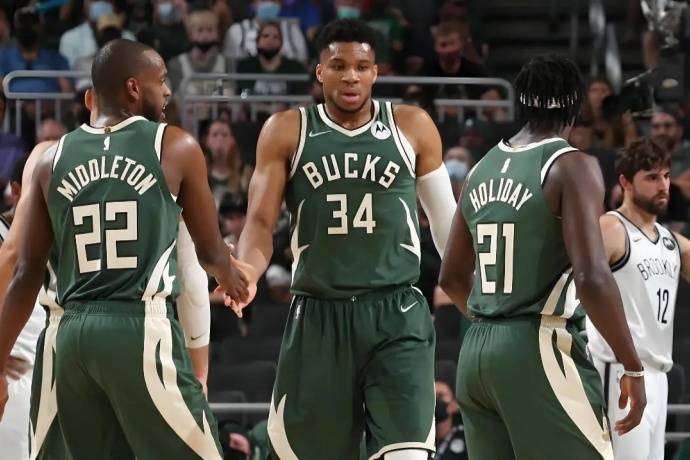 关于雄鹿战胜奇才，字母哥贡献双20+的信息