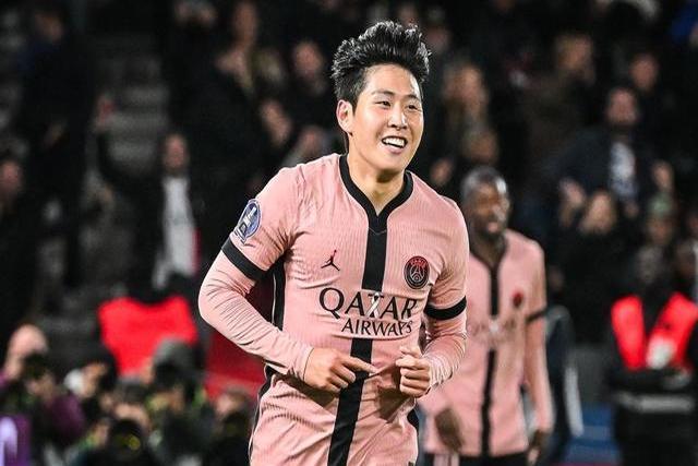 开云体育登录-站上巅峰！亚洲足坛领军人物抢头条