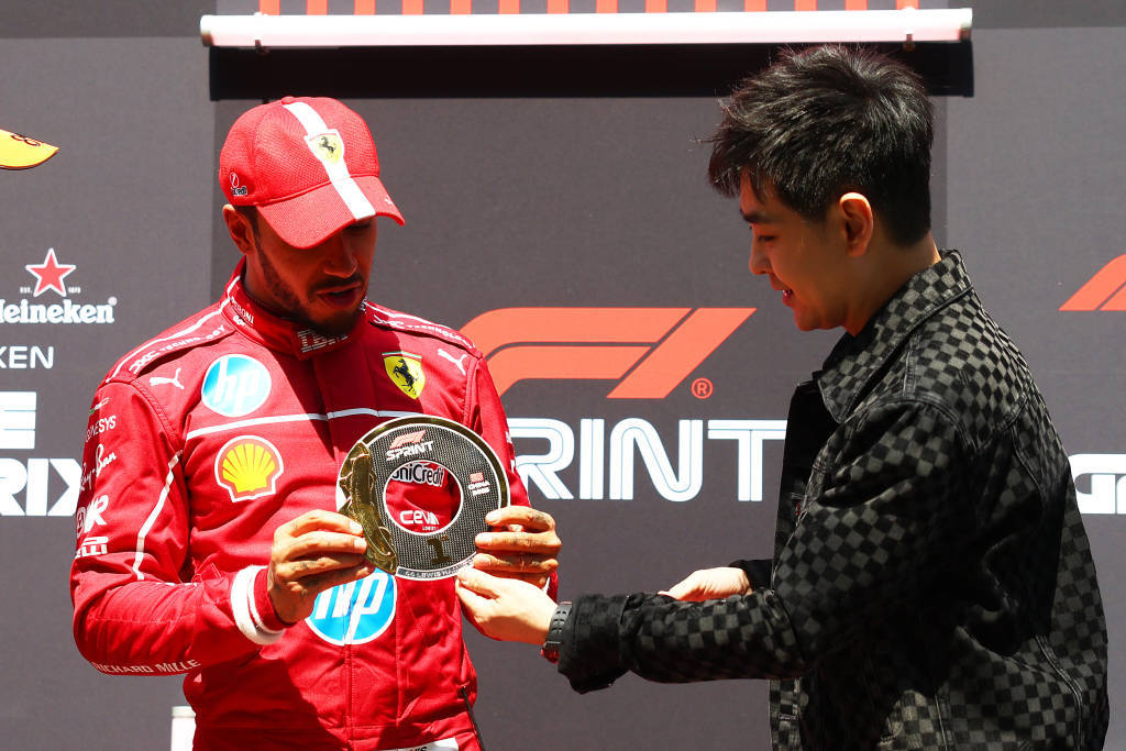 关于雷诺车队鏖战法拉利,汉密尔顿点燃赛场的信息 关于雷诺车队鏖战法拉利,汉密尔顿点燃赛场的信息