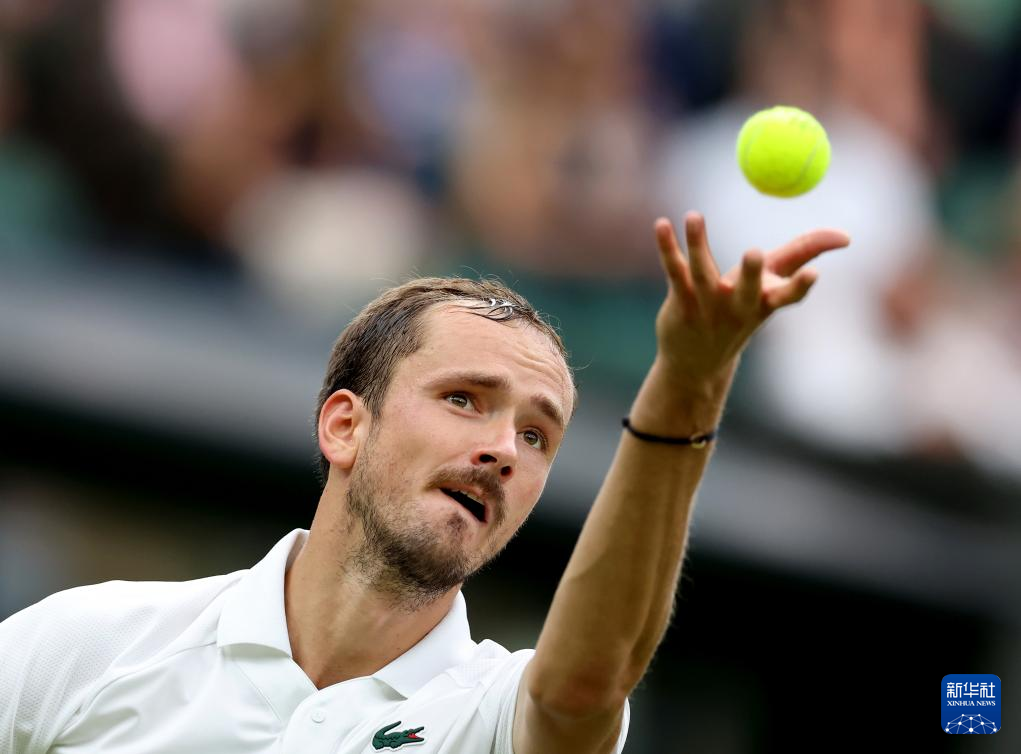 包含ATP总决赛逆转年终总决赛，梅德韦杰夫刷新纪录的词条