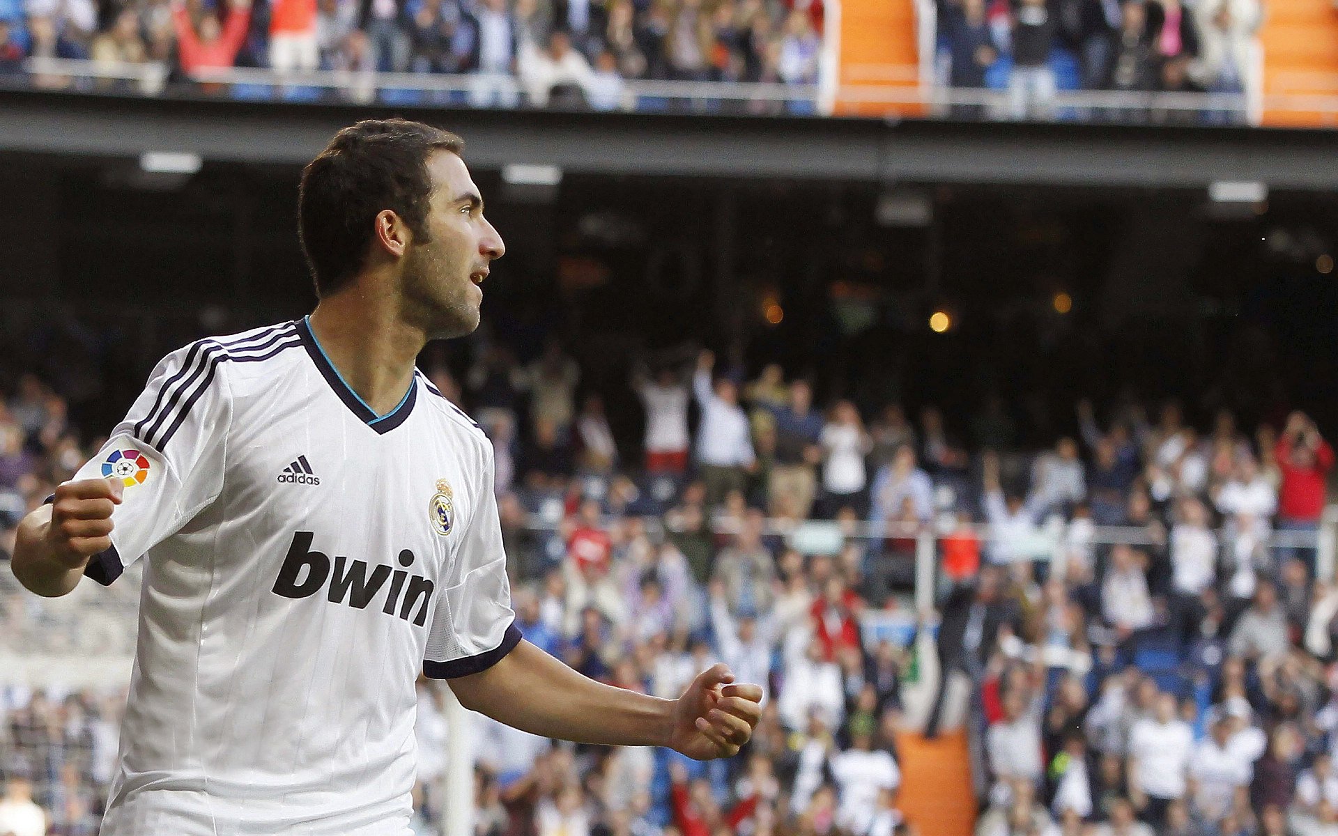 开云体育官方网站-当莱奥撕裂黄昏，一场终结悬念的比赛与一个时代的转弯