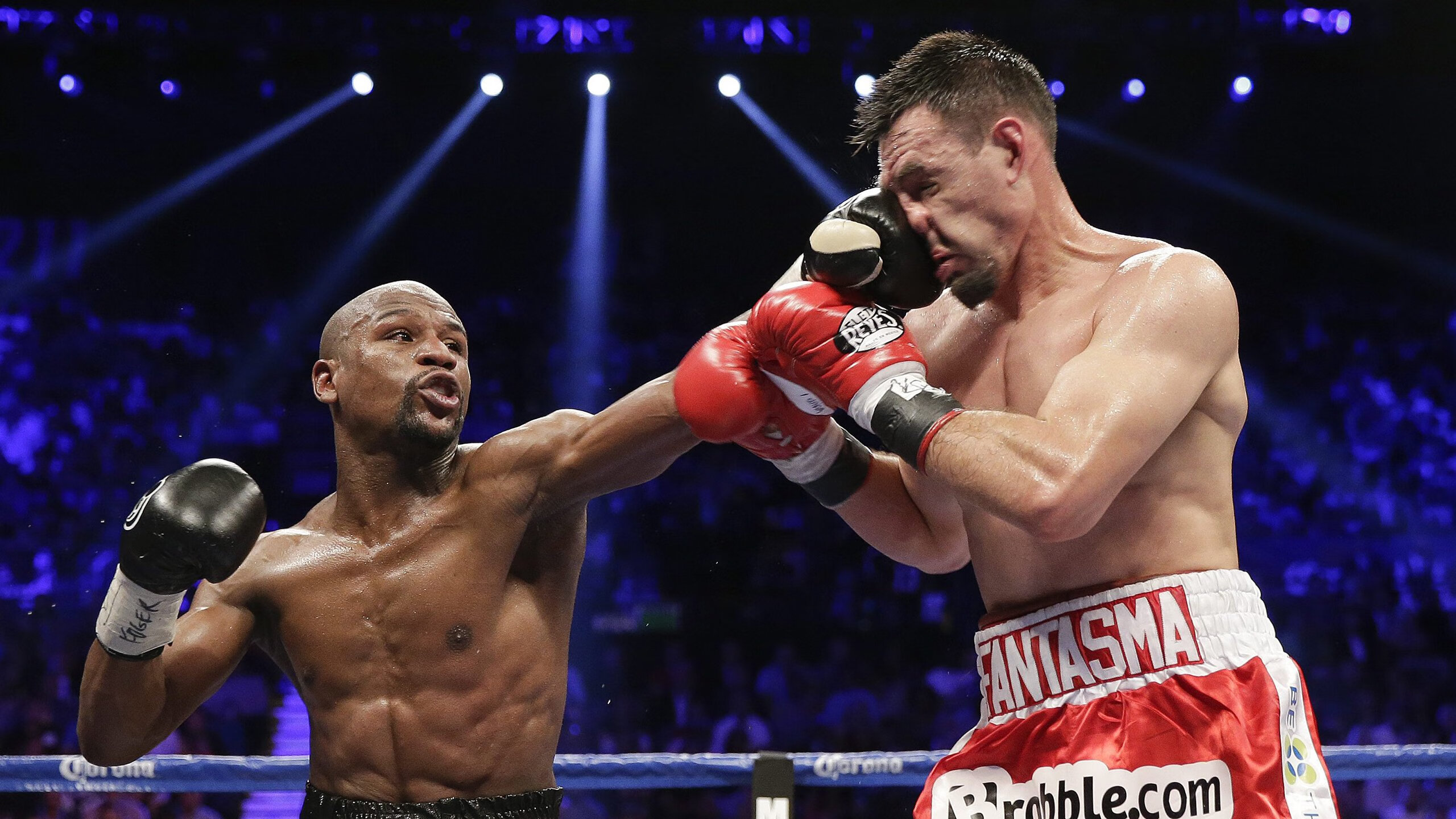 开云平台-一骑绝尘，千钧一发，汉密尔顿雨战斯帕，迈凯伦上演终极逆转